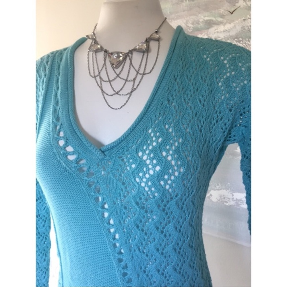 CACHE V-Neck Women's Genuine Silk Blend Open Stich Knit top in Seafoam